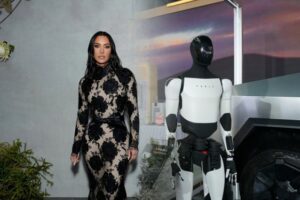 GettyImages-Kim-Kardashian-Tesla-bot