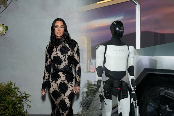 GettyImages-Kim-Kardashian-Tesla-bot